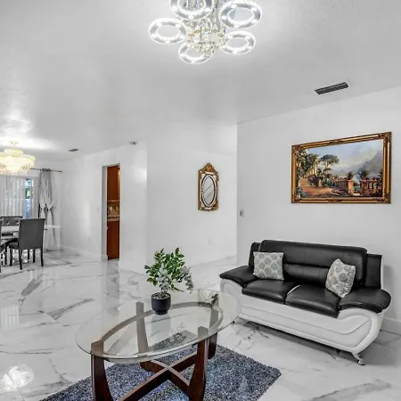 Tropical Escape W Pool And Jacuzzi Prime Location Villa